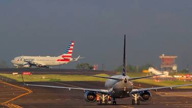 Estados Unidos tiene nuevas reglas para aerolíneas que impactan a viajeros ticos: explicamos cómo puede sacarles provecho