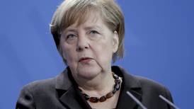 Merkel considera “inaceptable” que Turquía presione a UE “aprovechándose de refugiados”