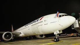 Francia decreta cuarentena obligatoria a pasajeros que lleguen de Costa Rica