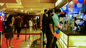 Cines reabren en Bombay, capital india del séptimo arte, tras meses de cierre 